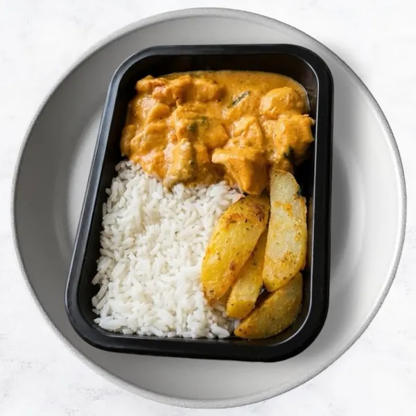 Marmita de strogonoff de frango com arroz e batata